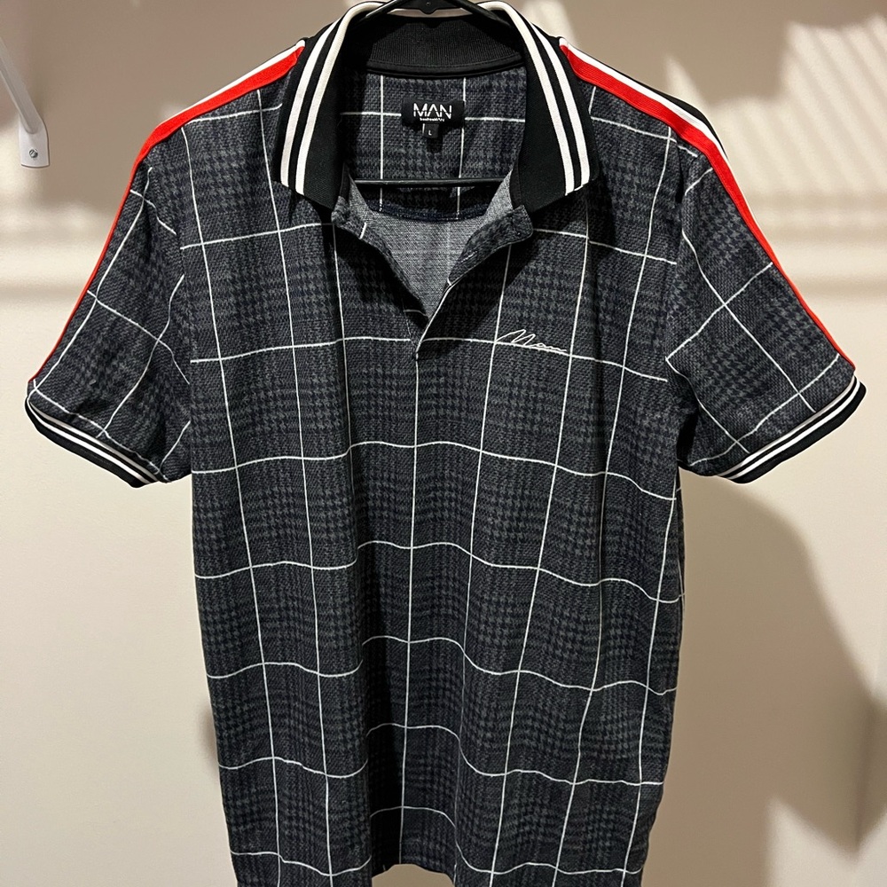 Boohoo Man Large Black, White, and Red Shirt